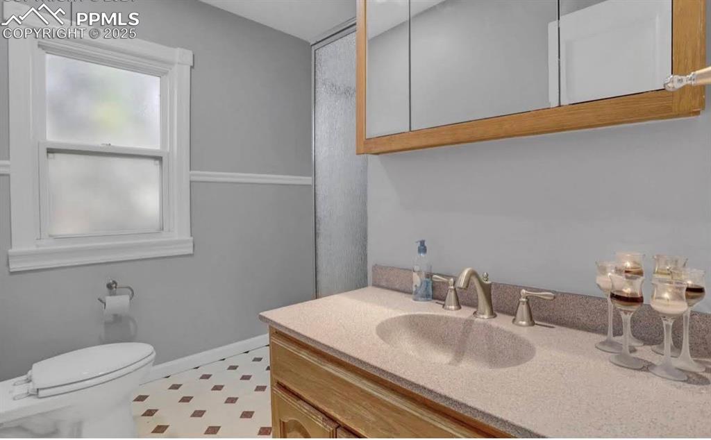 Image 8 of 21: Bathroom