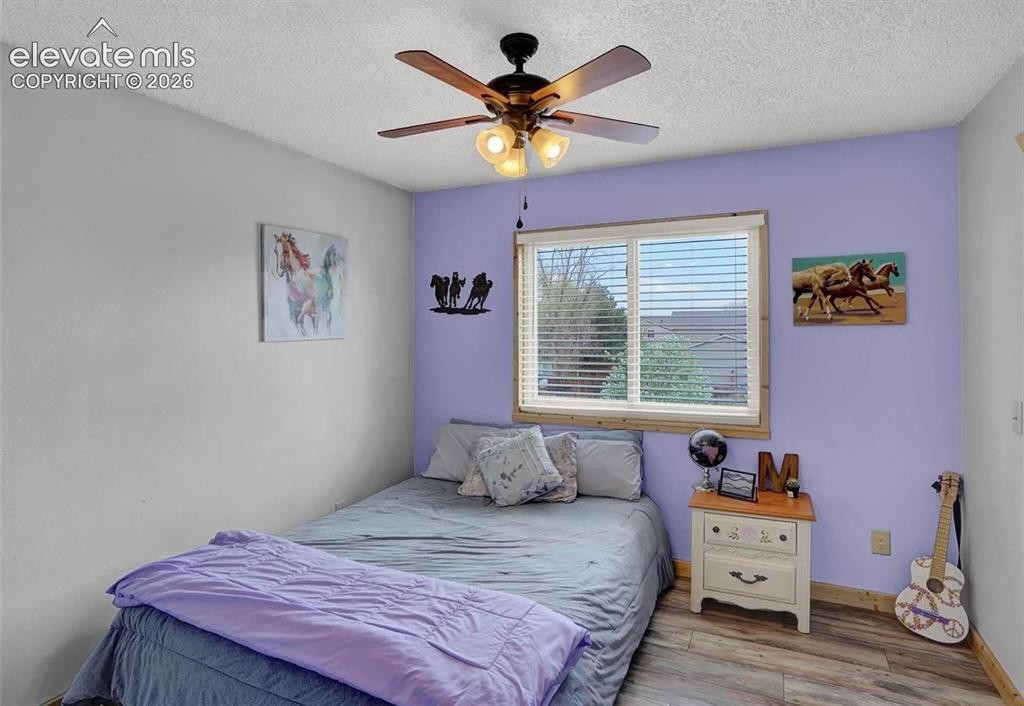 Image 13 of 17: Bedroom