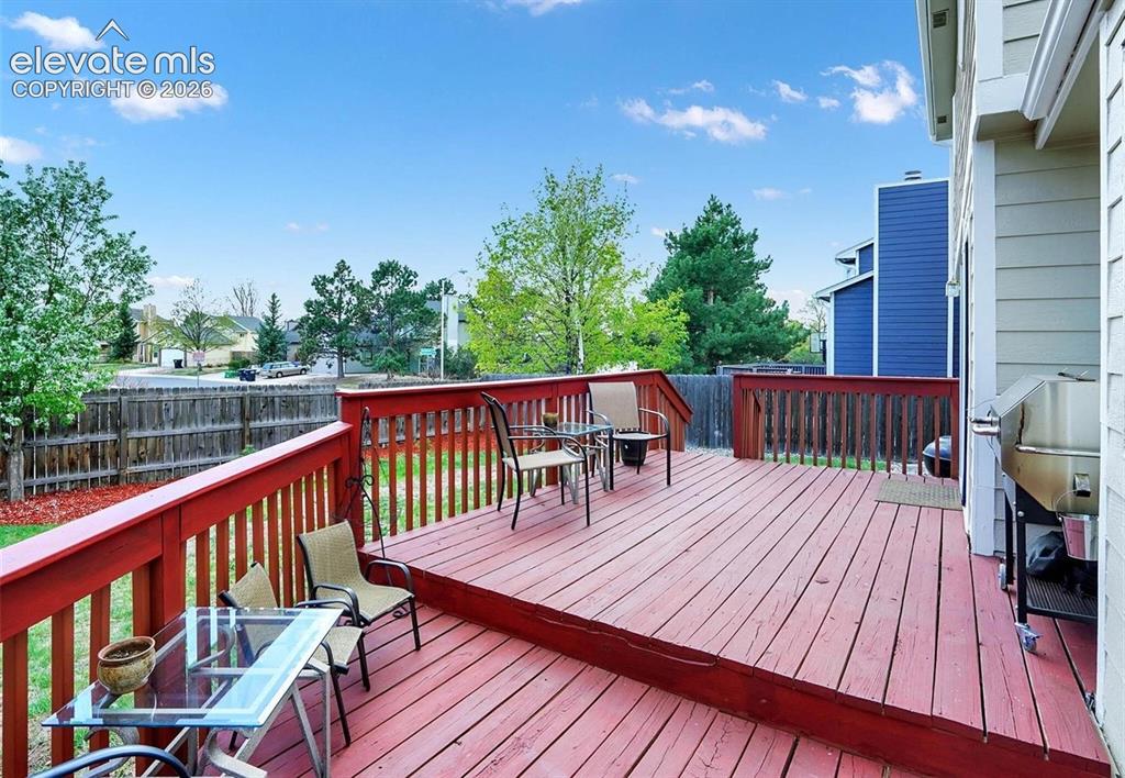 Image 17 of 17: Deck