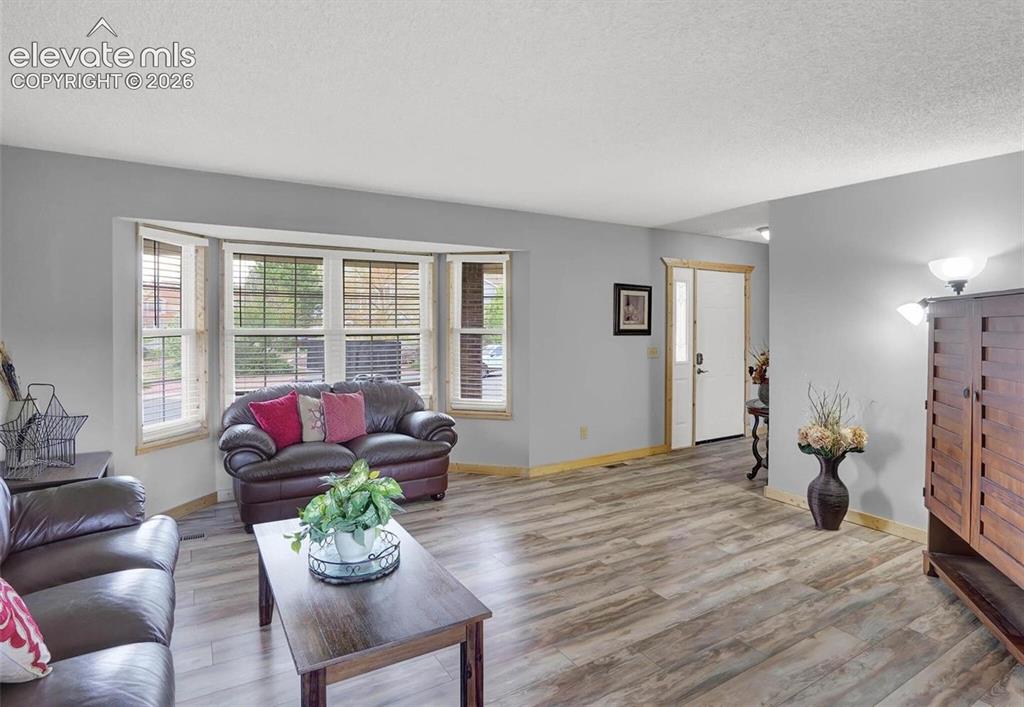 Image 4 of 17: Living Room