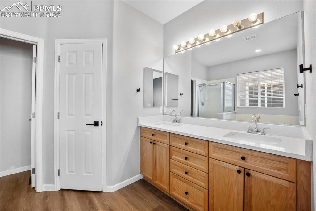 Image 20 of 41: Bathroom