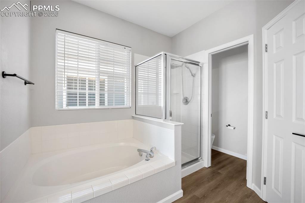 Image 22 of 41: Bathroom