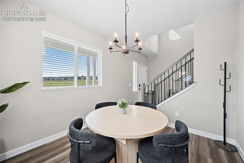 Image 13 of 39: Dining Area