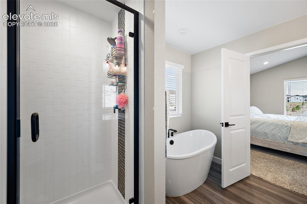 Image 19 of 39: Bathroom