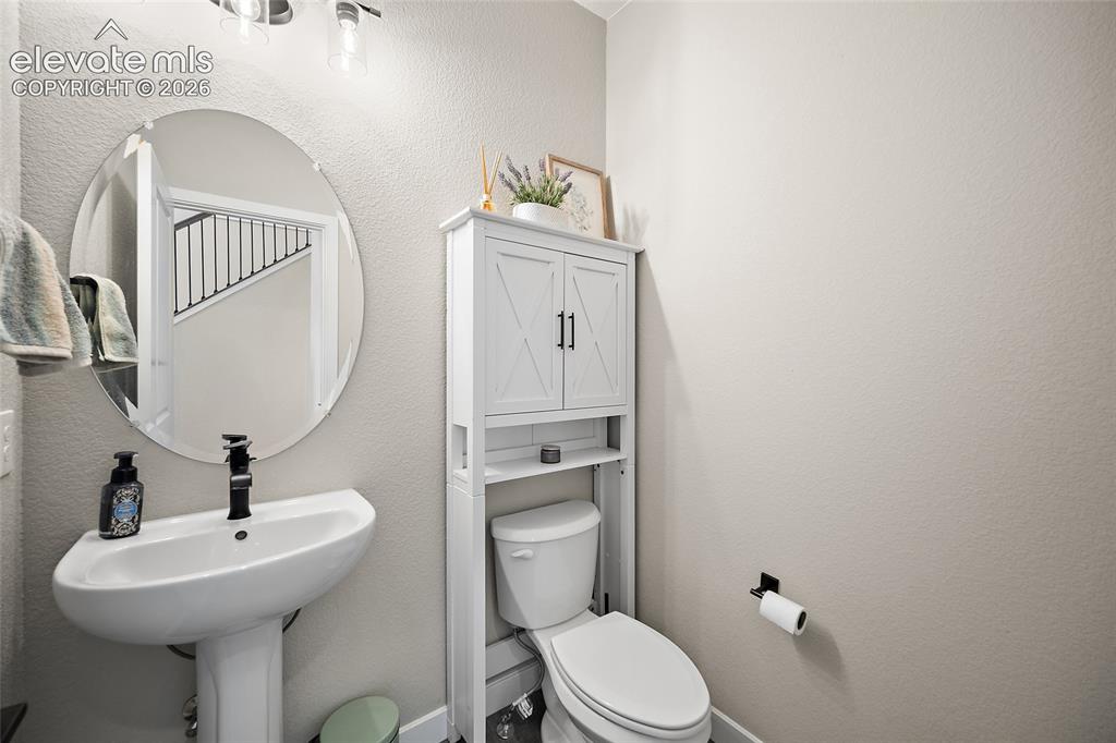 Image 31 of 39: Bathroom