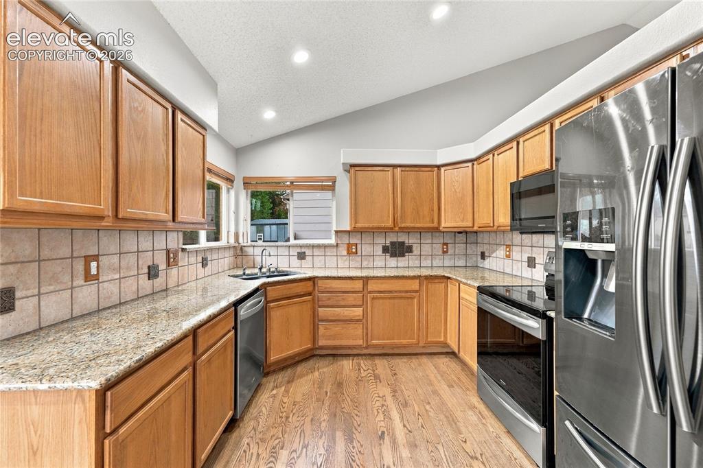 Image 11 of 36: Kitchen