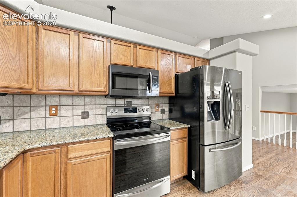 Image 13 of 36: Kitchen