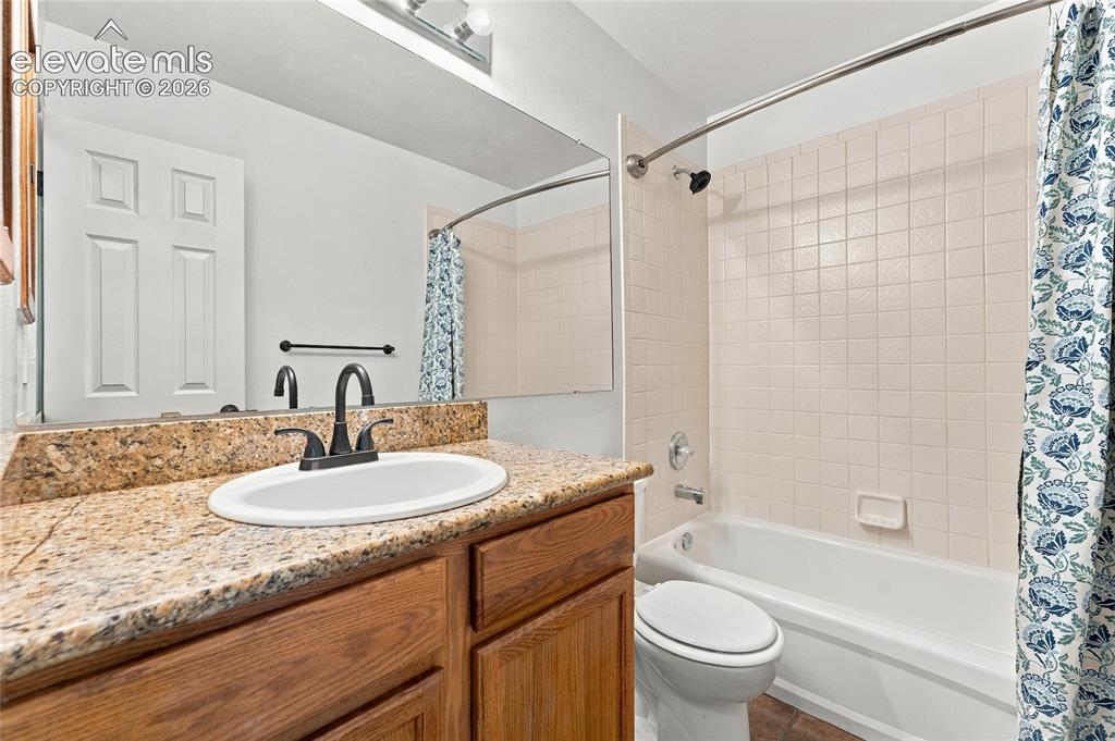 Image 30 of 36: Bathroom