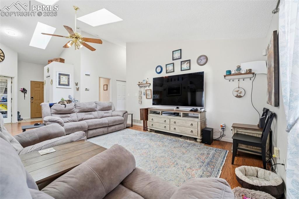 Image 3 of 18: Open living room with vaulted ceilings