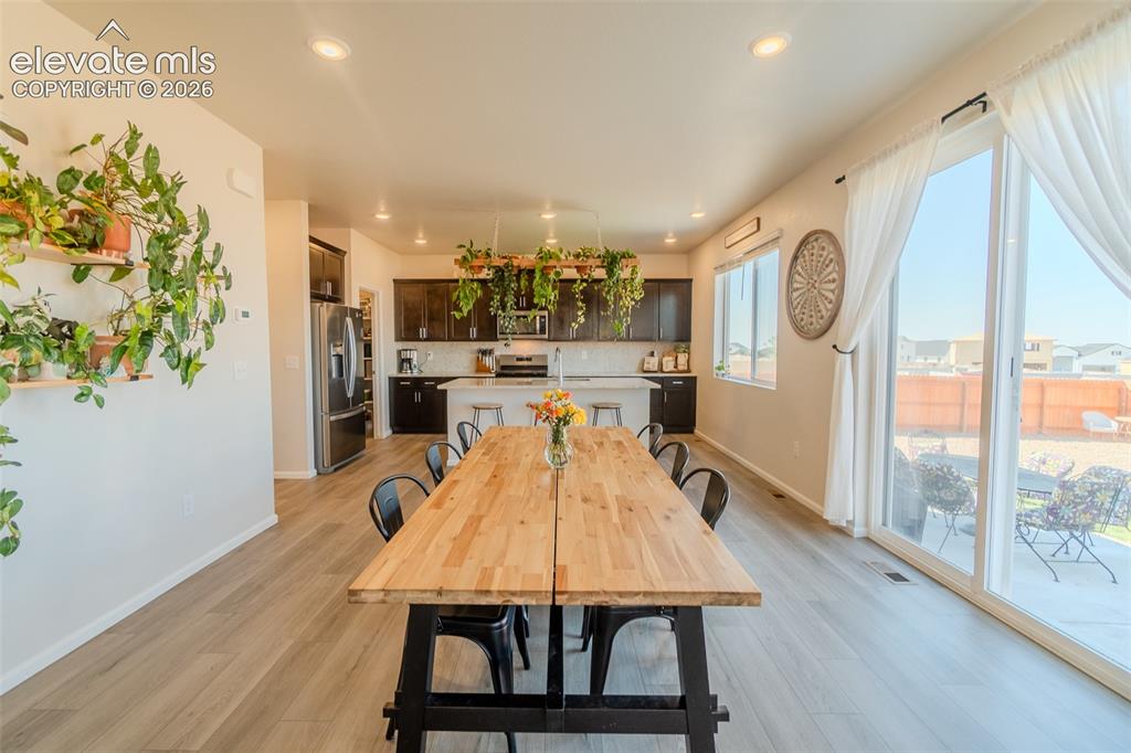 Image 14 of 48: Dining Area