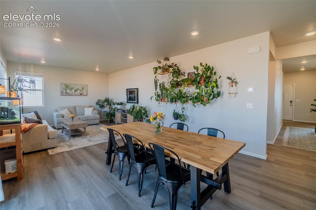 Image 16 of 48: Dining Area