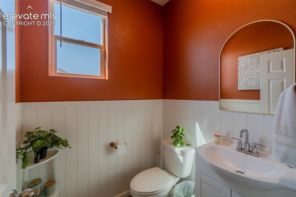 Image 19 of 48: Bathroom