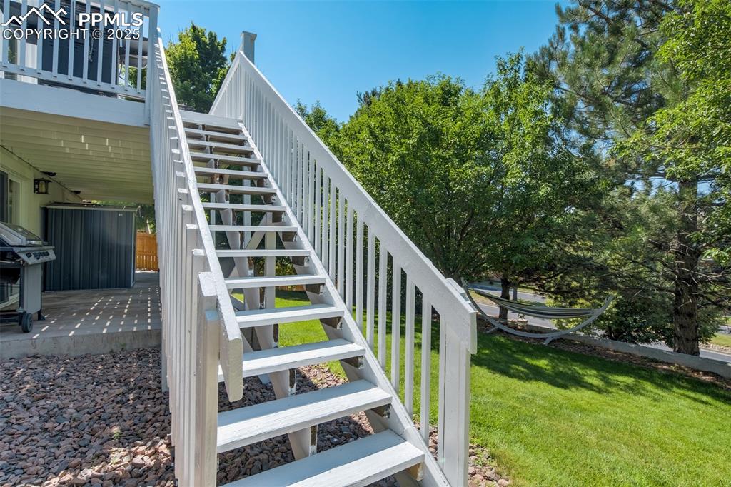 Image 45 of 50: Stairs to the large backyard 