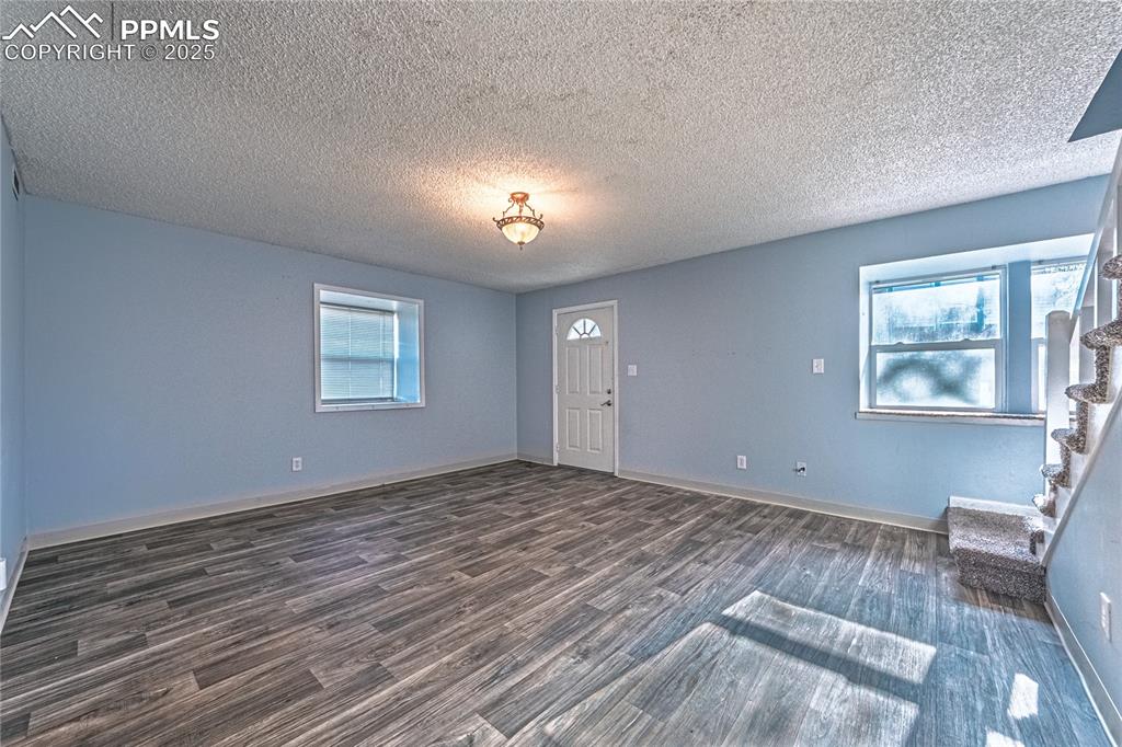 Image 7 of 30: Entry