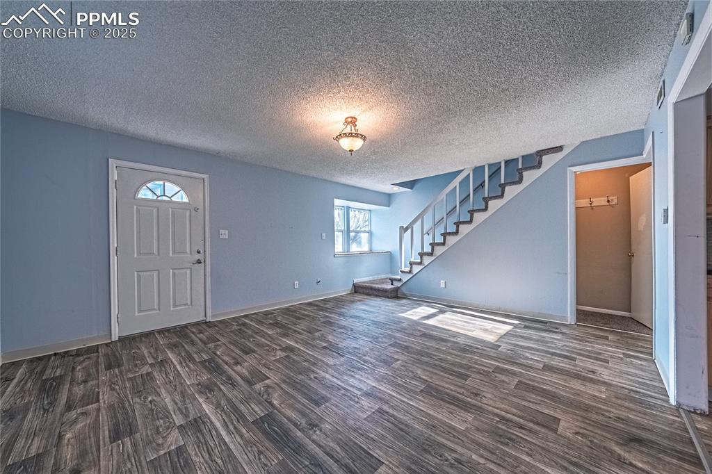 Image 8 of 30: Entry