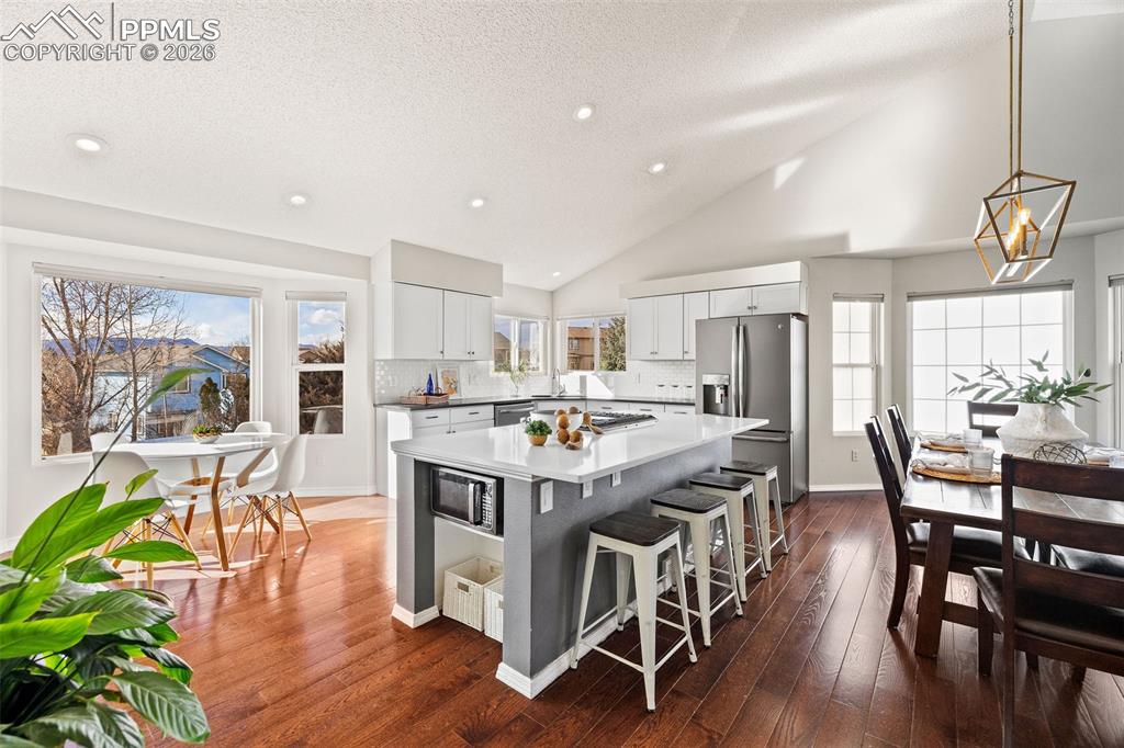 Image 12 of 49: Kitchen