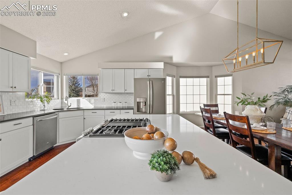 Image 16 of 49: Kitchen