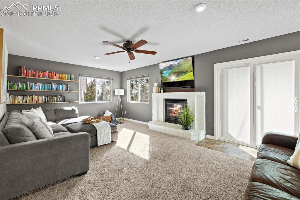 Image 17 of 49: Living Room