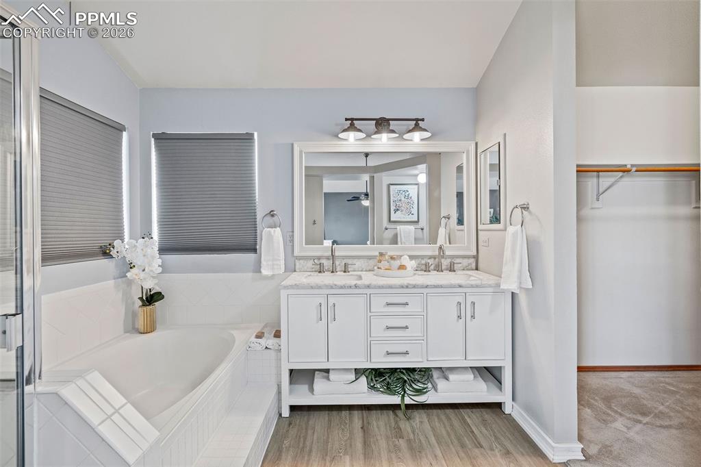 Image 25 of 49: Bathroom