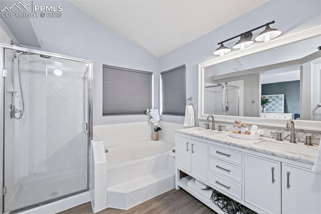 Image 26 of 49: Bathroom