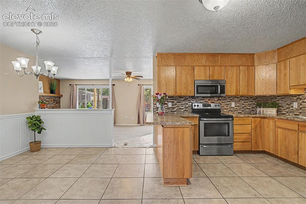 Image 10 of 35: Kitchen