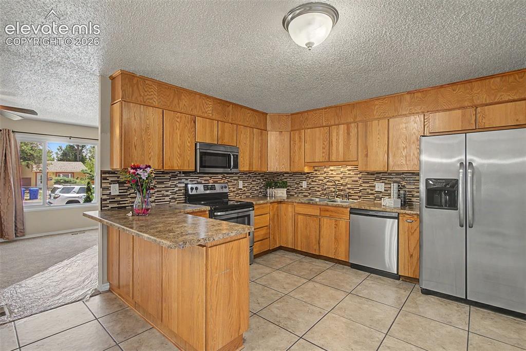 Image 12 of 35: Kitchen