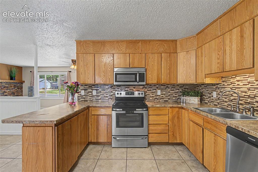 Image 13 of 35: Kitchen