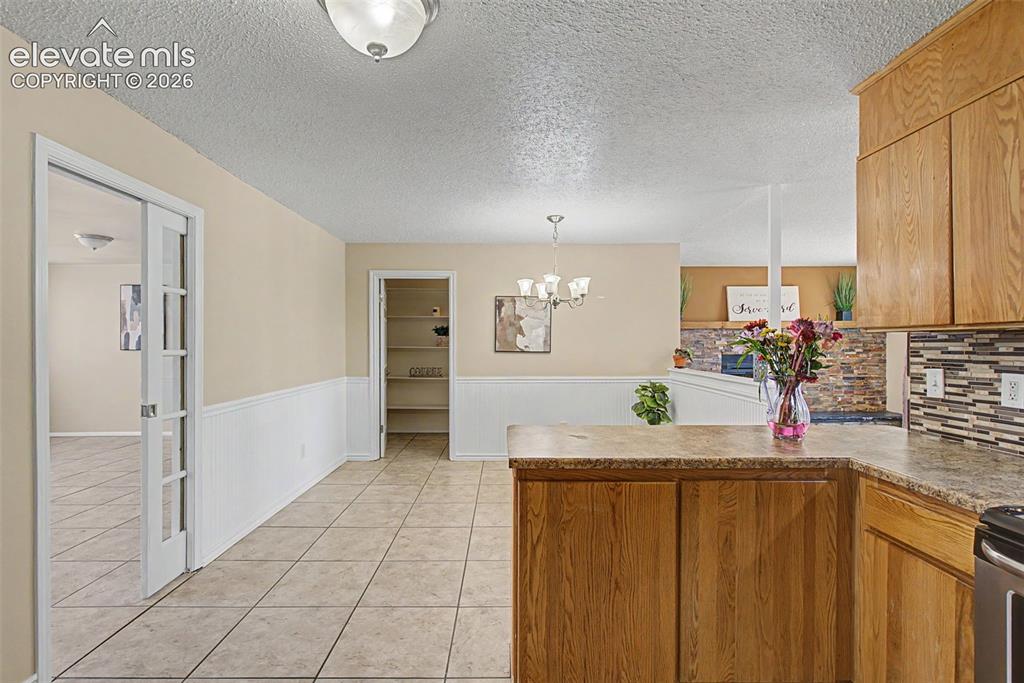Image 14 of 35: Kitchen