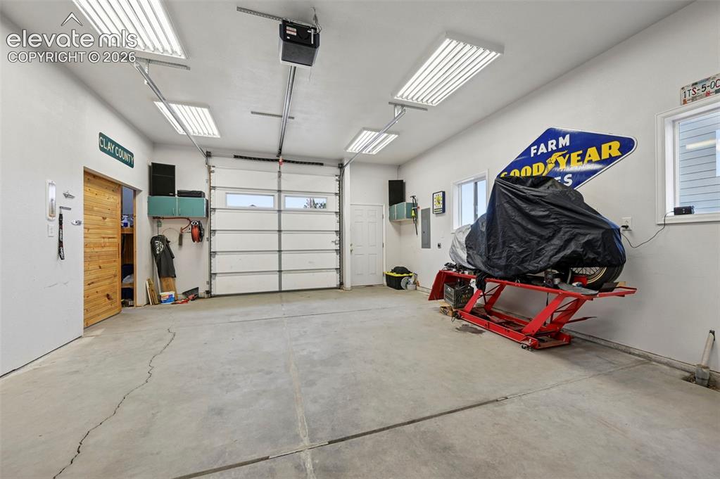 Image 45 of 49: Detached Garage Bay finished-insulated, heated