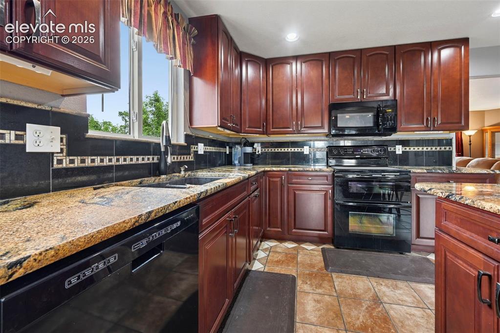 Image 9 of 49: Kitchen