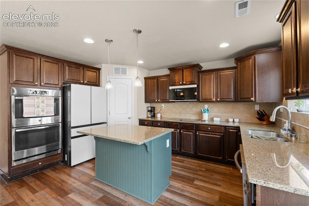 Image 12 of 37: Kitchen