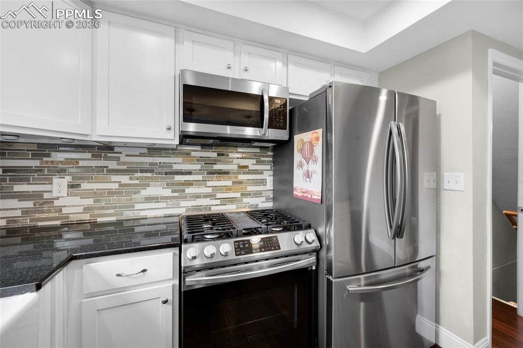 Image 14 of 35: Kitchen