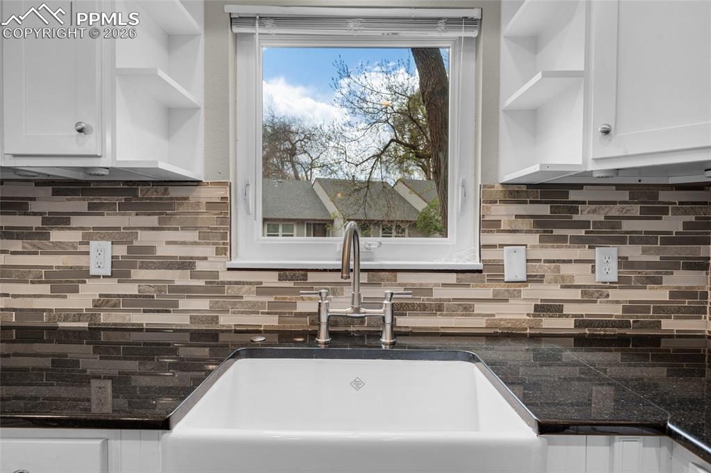 Image 15 of 35: Kitchen