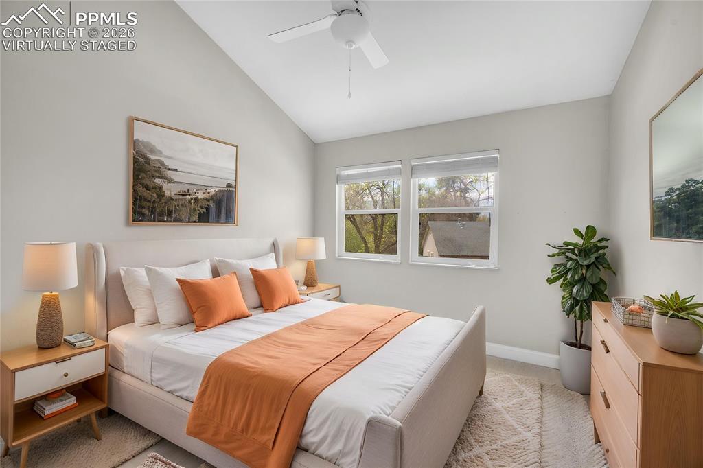 Image 17 of 35: Kitchen