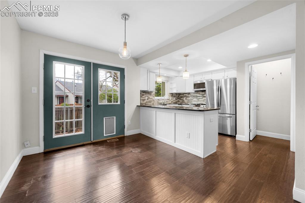 Image 9 of 35: Living Room