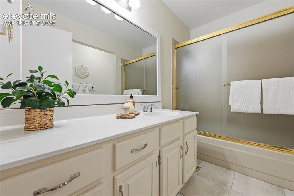 Image 32 of 49: Upper level full bathroom
