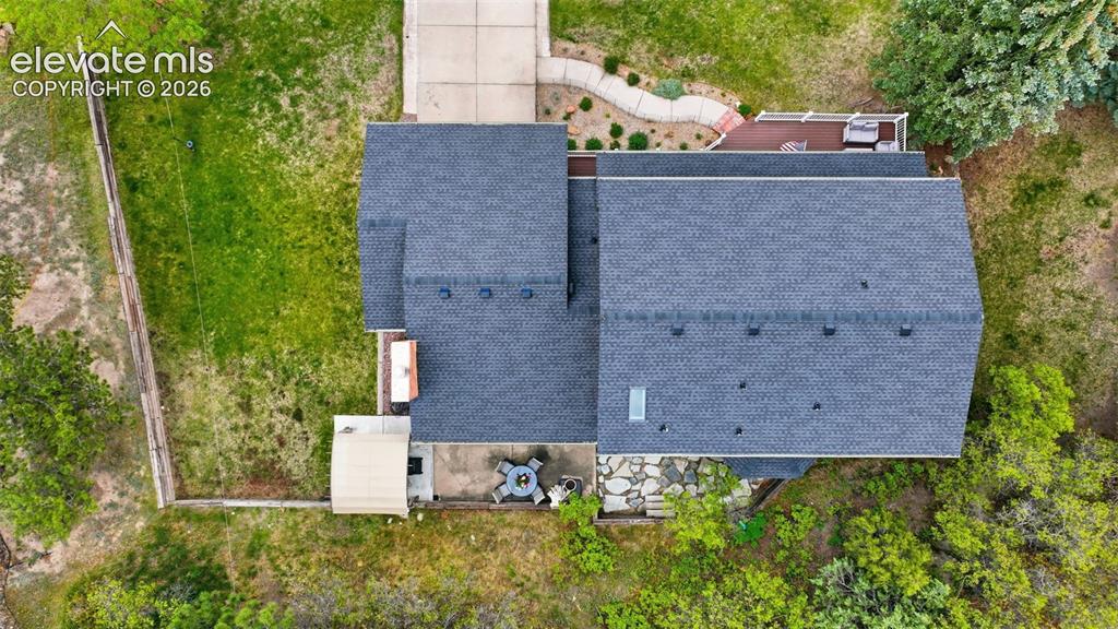 Image 42 of 49: One of the largest flat side yards in the neihborhood. 0.61 acre lot great 