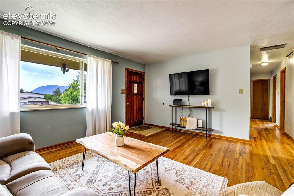 Image 11 of 50: Living Room