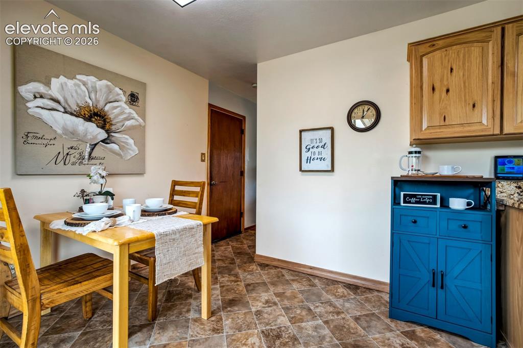 Image 14 of 50: Dining Area