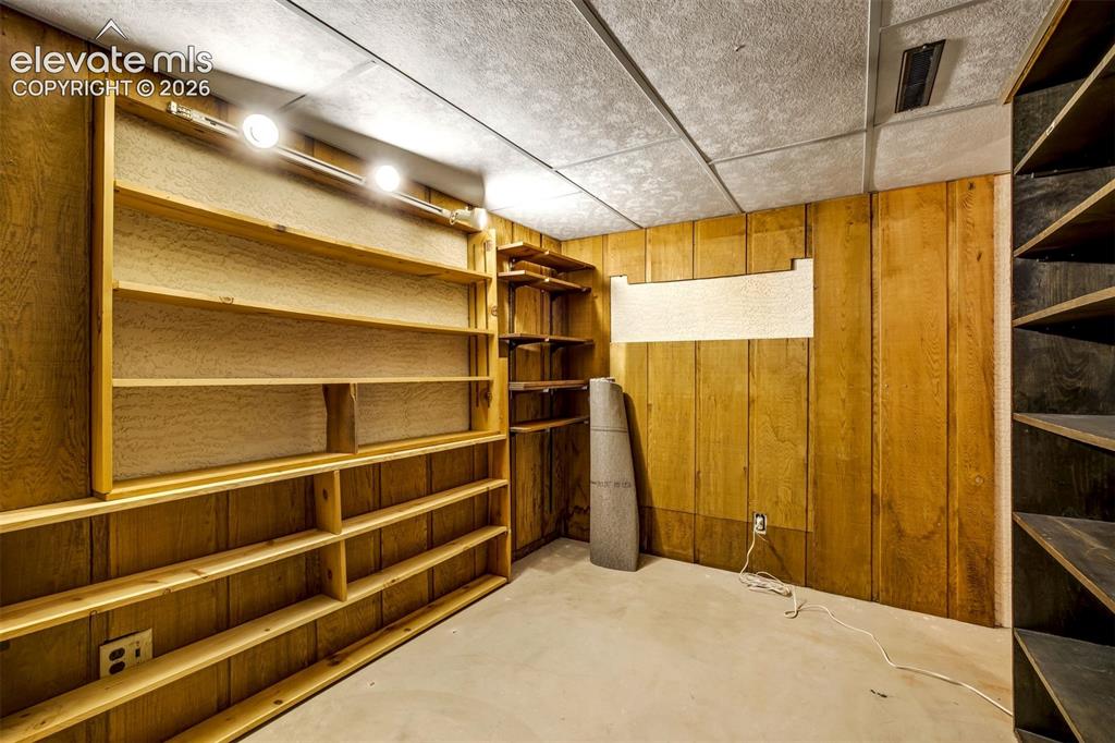 Image 40 of 50: Storage