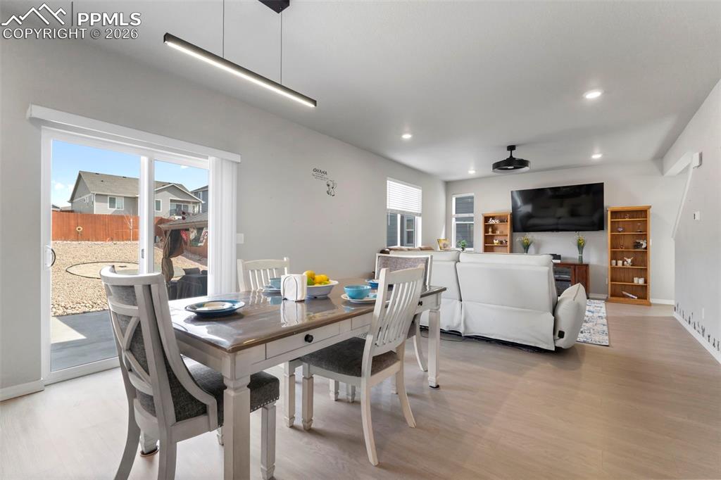 Image 10 of 50: Dining Area