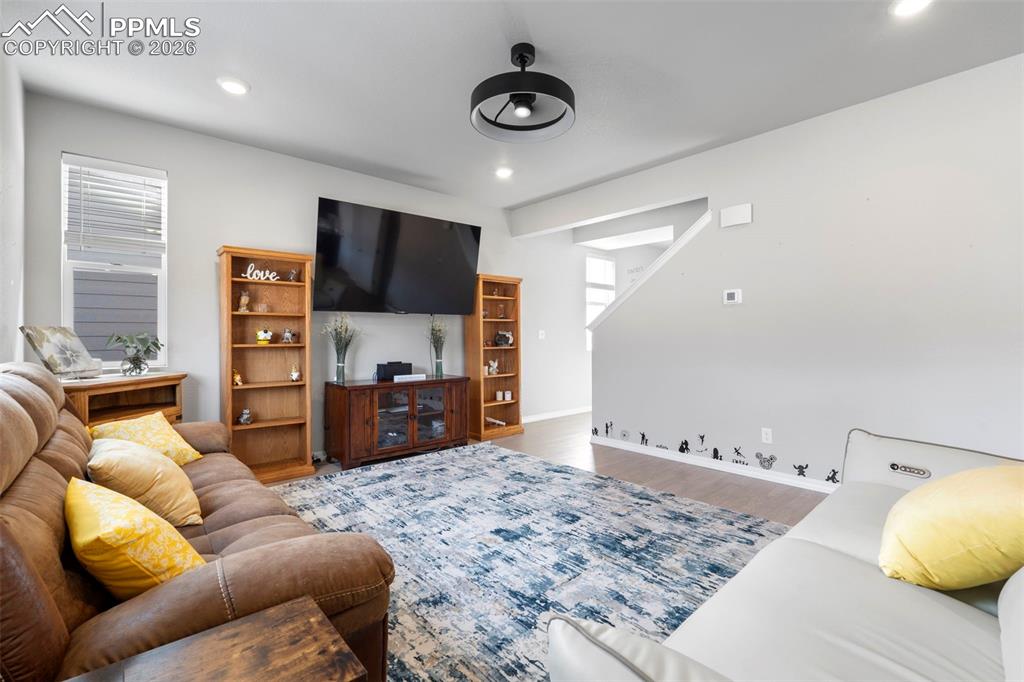 Image 18 of 50: Living Room