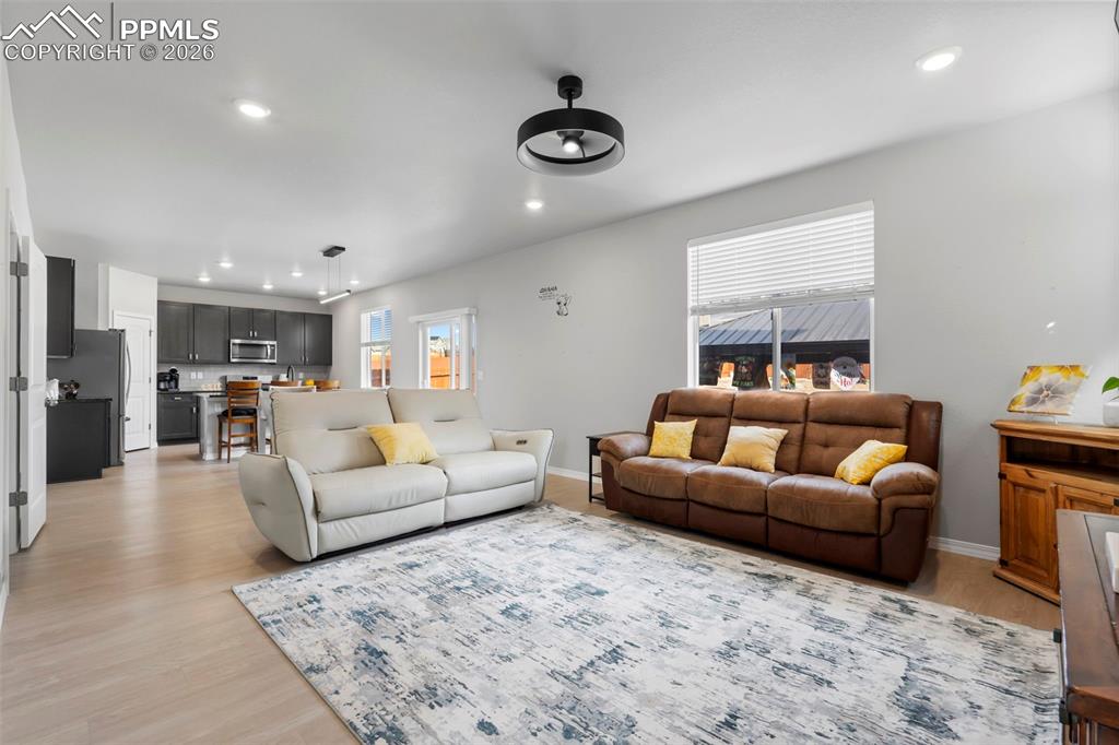 Image 19 of 50: Living Room