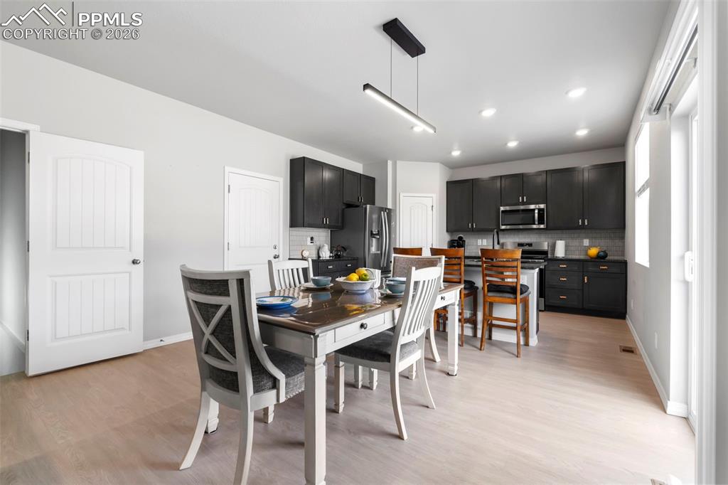 Image 9 of 50: Dining Area