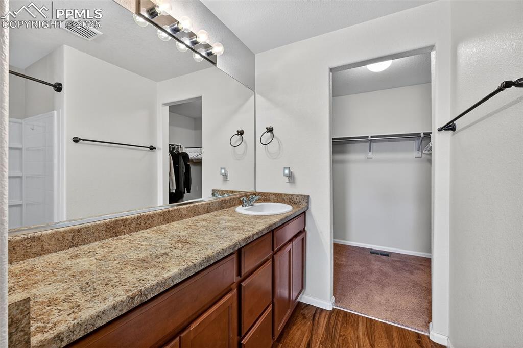 Image 16 of 29: Bathroom