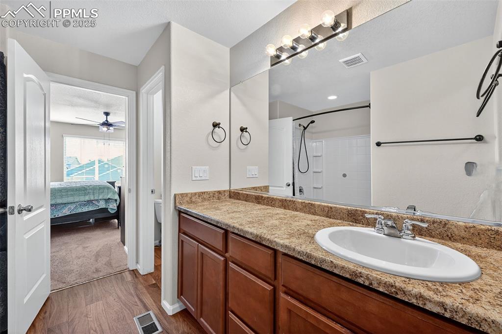 Image 17 of 29: Bathroom