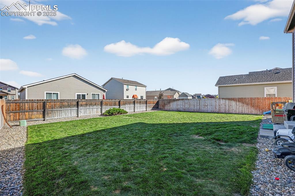 Image 26 of 29: Yard