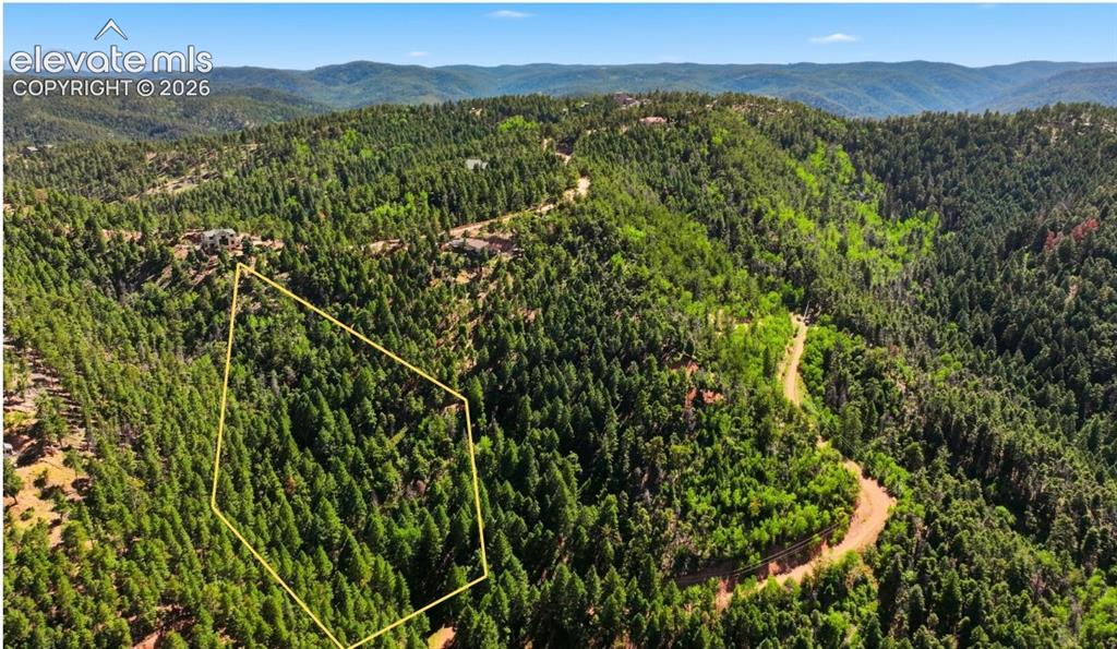 Image 7 of 7: Property lines are approximate and not a survey.