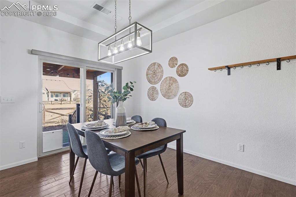 Image 13 of 50: Dining Area