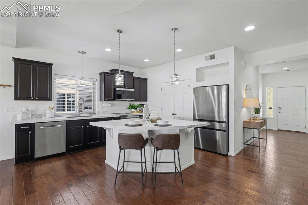 Image 14 of 50: Kitchen